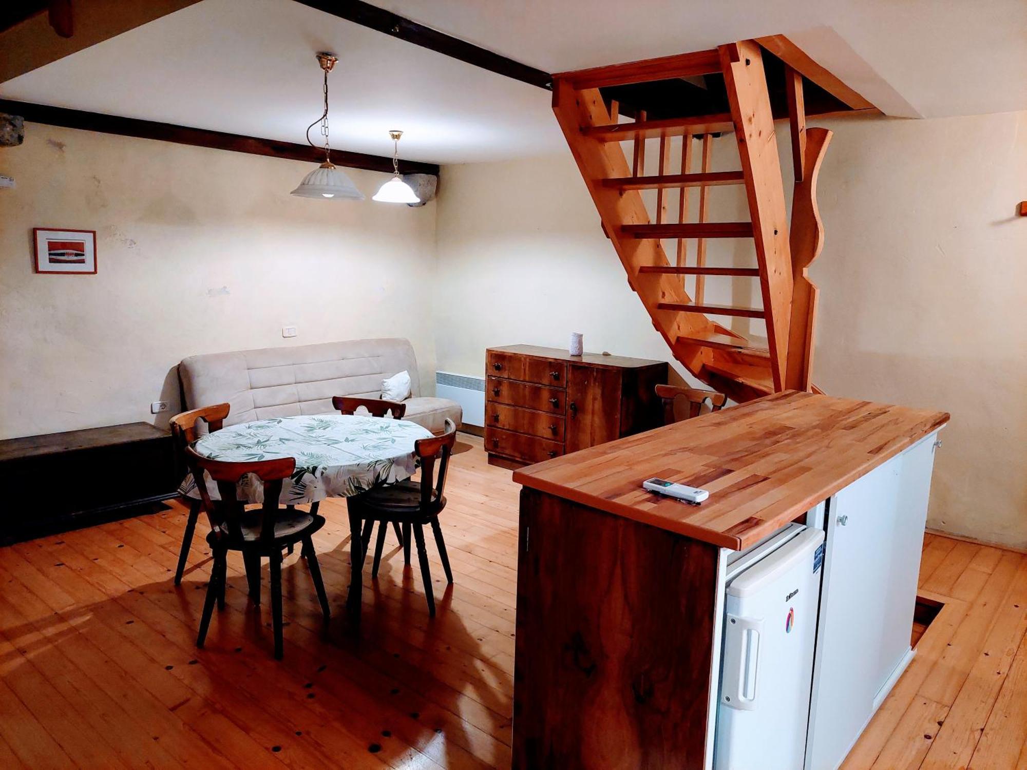 Apartment Valetovi Stanjel Bilik gambar