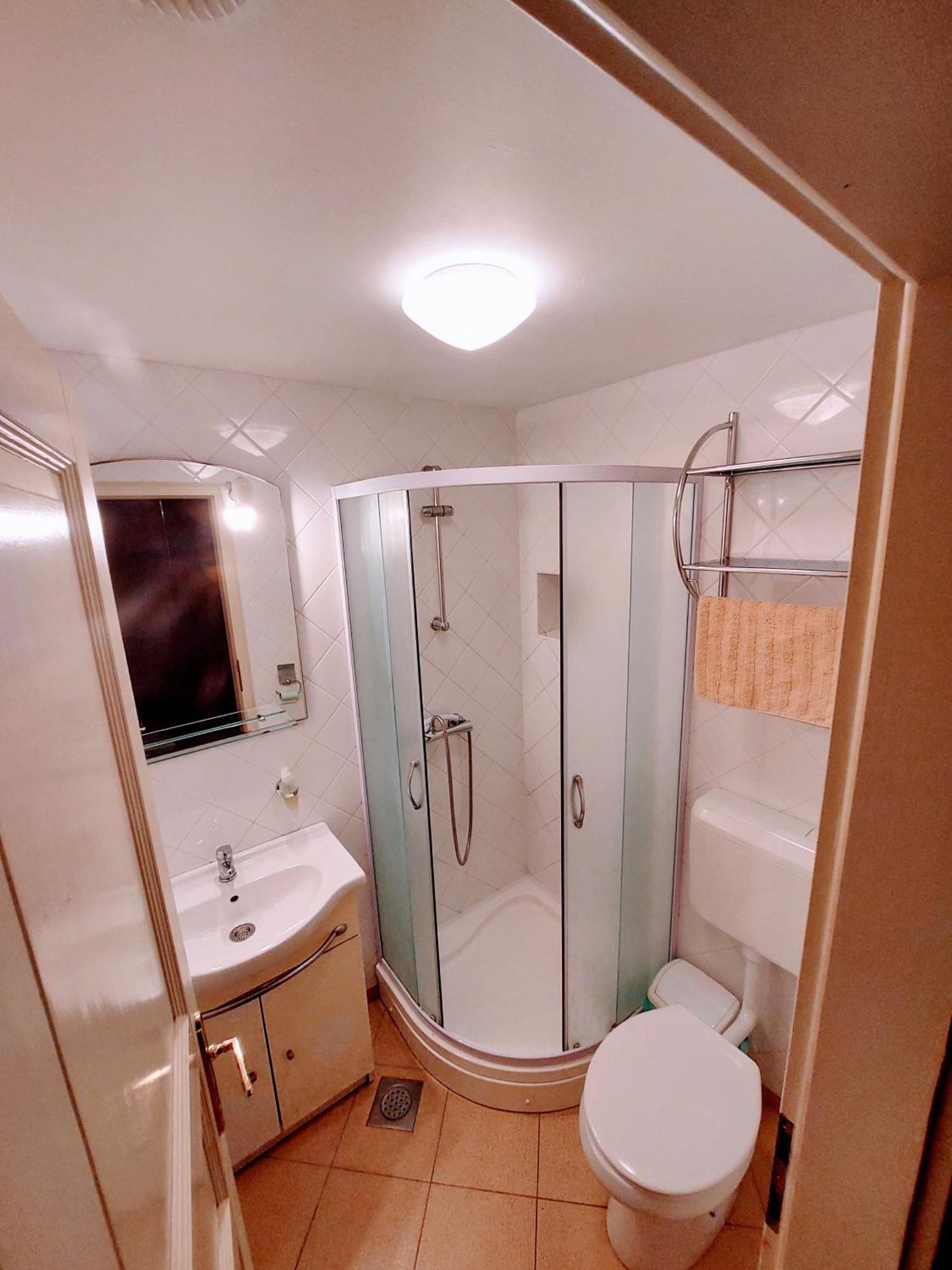Apartment Valetovi Stanjel Bilik gambar