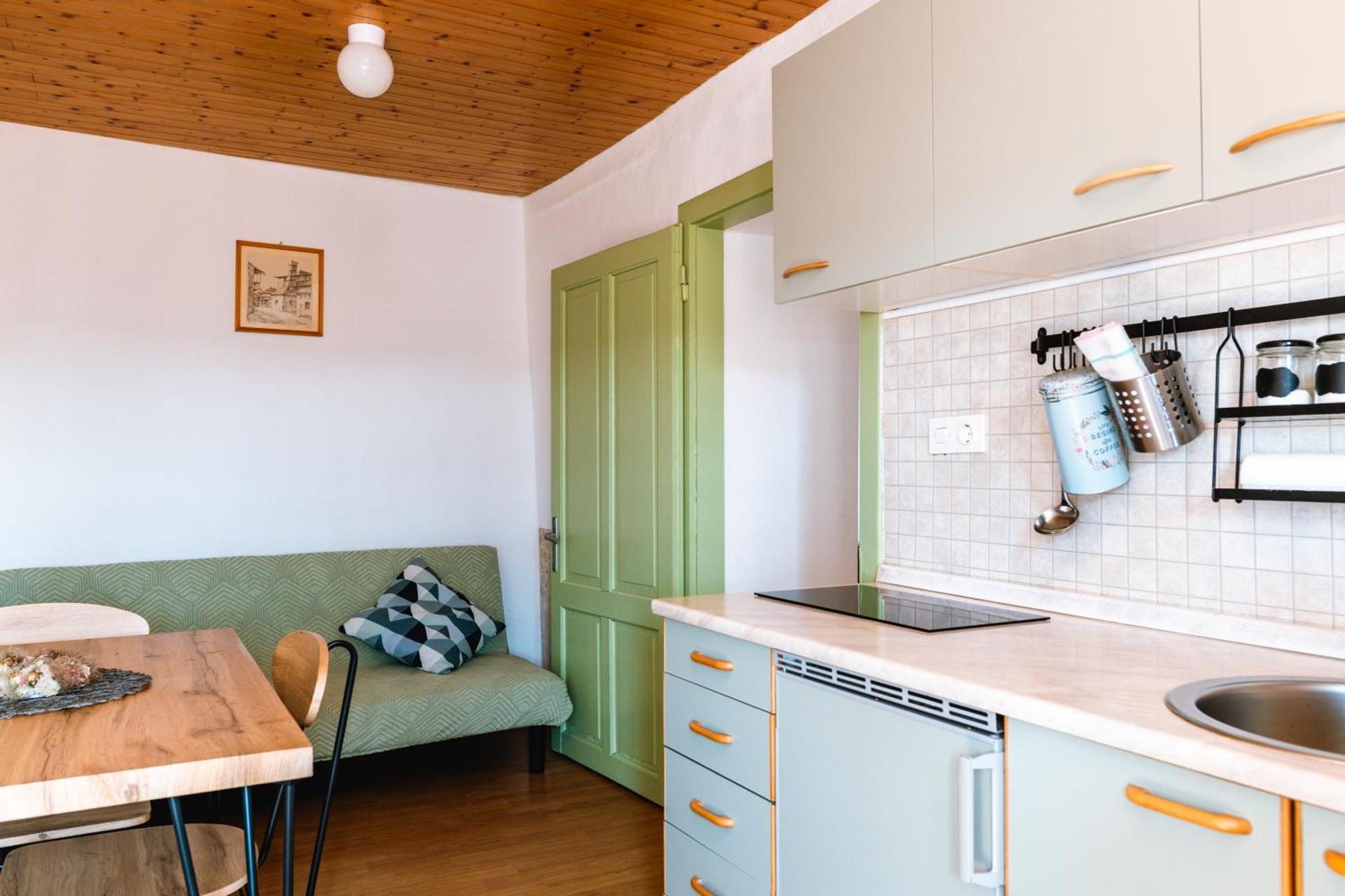 Apartment Valetovi Stanjel Bilik gambar